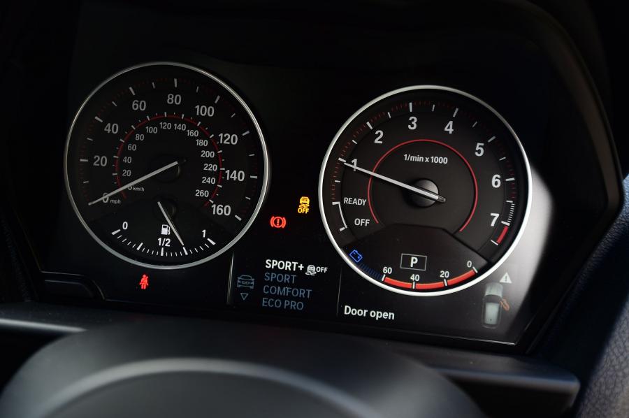 Панель приборов BMW M140i 5-Door 2016 года  (UK) (фото 5 из 9)